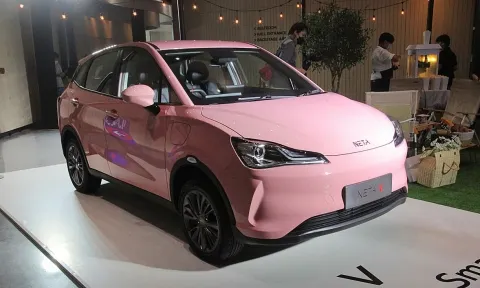 SUV điện siêu đẹp của Trung Quốc có thiết kế “nhái” Tesla, giá chỉ 354 triệu đồng