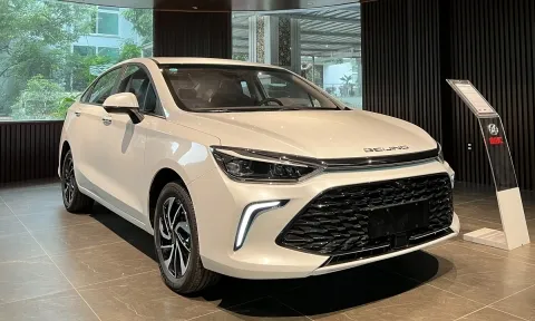 Sedan hạng C giá rẻ sắp bán tại Việt Nam khiến Mazda 3, Kia K3 lo “sốt vó”