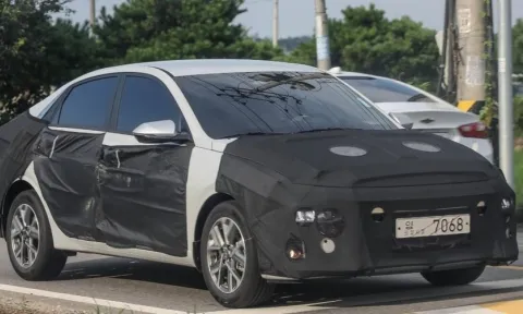 Hyundai Accent 2023 lộ diện trên đường thử, nhiều nâng cấp đấu Toyota Vios