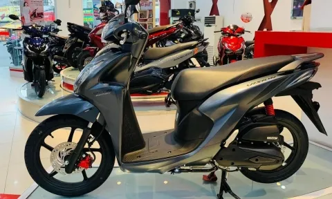 Xe máy Honda ồ ạt tăng giá mạnh: SH, Vision chênh hàng chục triệu đồng