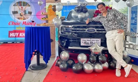 Đang kèm “lạc” cả trăm triệu, diễn viên Huy Khánh vẫn chọn mua Ford Everest 2022
