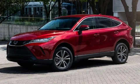 SUV 5 chỗ của Toyota có thêm phiên bản tiết kiệm xăng, giá từ 513 triệu đồng