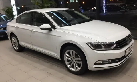 Dọn kho, mẫu sedan hạng D này đang giảm "sốc" giá hơn 200 triệu đồng