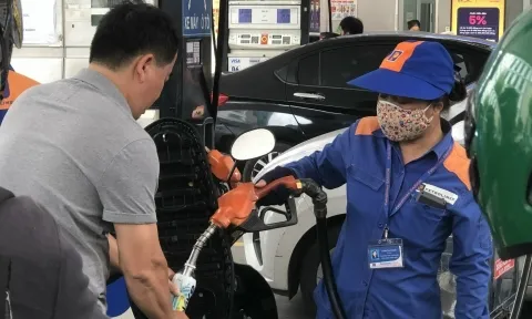 "Nóng": Giá xăng chính thức tăng trở lại sau 4 lần giảm liên tiếp