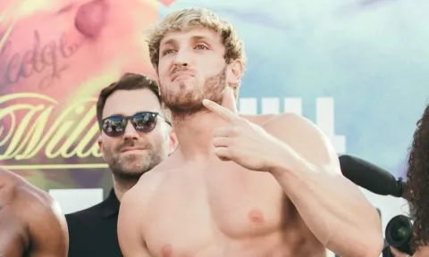 VIDEO: Bị fan khiêu khích, Logan Paul lên cơn đòi 'ăn thua đủ'
