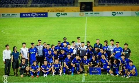 Hai trụ cột ĐT Việt Nam có danh hiệu đầu tiên trong năm 2022