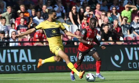 Pau FC bất ngờ nhận 'tin vui' dù thua đậm 0-4 ở trận mở màn Ligue 2