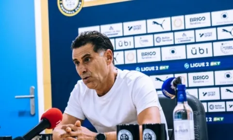 HLV Pau FC hài lòng với trận hòa của Quang Hải và các đồng đội