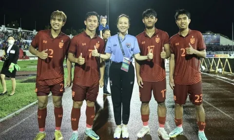 Madam Pang dùng tiền 'giúp' ĐT Thái Lan giành hạng 3 King's Cup