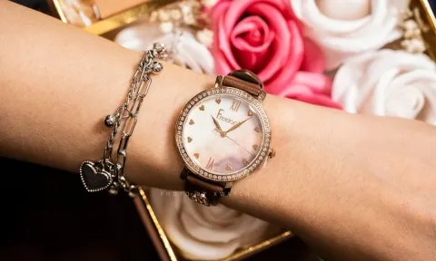 Top 4 những mẫu đồng hồ nữ đẹp nhất hiện nay ai nhìn cũng mê