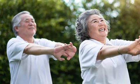 Bài tập thể dục tại nhà cho người cao tuổi giảm đau xương khớp