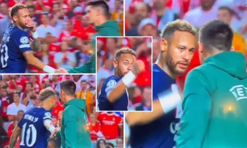 Neymar cùng trọng tài tái hiện màn 'combat' giữa Tuchel và Conte