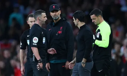 Nhận thất bại cay đắng, Klopp tỏ ý không phục Arteta