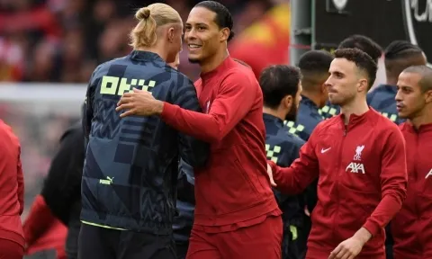 Van Dijk đập tan chỉ trích sau khi 'bỏ túi' Haaland