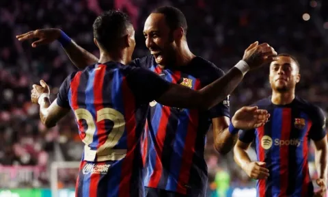 Tỏa sáng rực rỡ ngày ra mắt, tân binh Barca lập tức 'cà khịa' Real Madrid