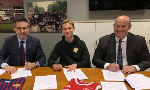 Chấm dứt tin đồn, Frenkie De Jong cùng người đại diện đưa ra quyết định về tương lai