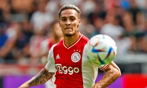 Chưa đá trận ra mắt, Antony vẫn đi vào lịch sử Man Utd với thống kê ấn tượng