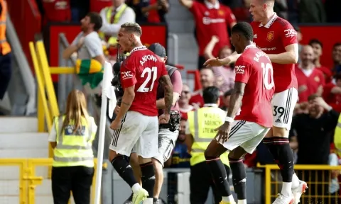 Liên tiếp những kỉ lục khủng cho Man Utd trong ngày tiễn Arsenal 'vào hang'