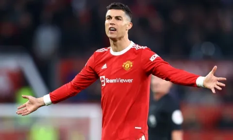 Ronaldo bất ngờ nhận 'hung tin' tại Ngoại hạng Anh: 'Dấu chấm hết' cho 1 huyền thoại?