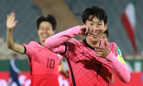 Son Heung-min sắm vai 'nhạc trưởng' giúp Hàn Quốc thắng 4 sao