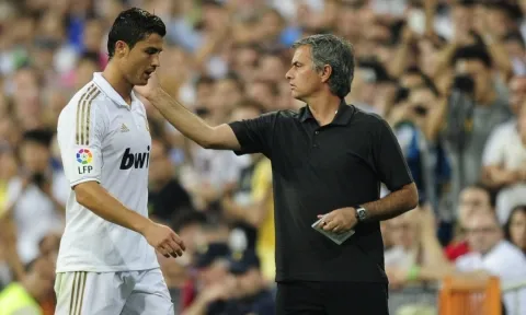 Ronaldo 'tháo chạy' khỏi MU, muốn đoàn tụ với 'Người đặc biệt'?