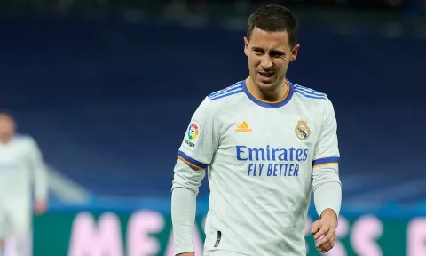Được tiến cử truyền nhân của Robben, Real sắp cho Hazard ra rìa