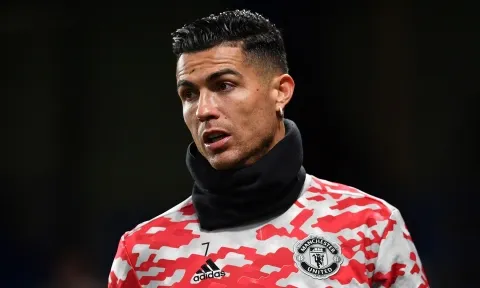 Đại gia đồng loạt lắc đầu, Ronaldo chỉ còn nước về CLB 'hạng 3' châu Âu