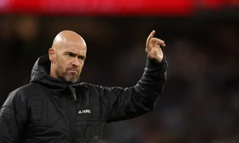 Erik Ten Hag: "MU đá hay nhưng lại tự vứt đi chiến thắng"