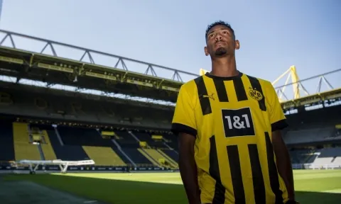 Dortmund gặp đại hạn, người thay Haaland dính ung thư ác tính