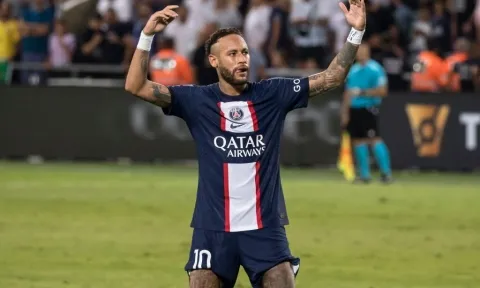 Tỏa sáng trên sân chưa đủ, Neymar nhận thêm 'vị trí mới' tại PSG
