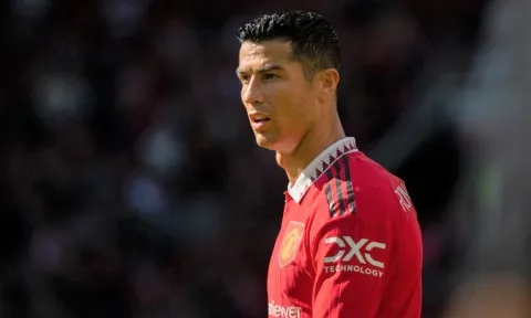 NÓNG: Ronaldo chốt xong thời điểm rời MU, gia nhập CLB mới