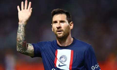 Không chỉ đá bóng hay, Messi còn có hành động khiến triệu fan 'đổ gục'
