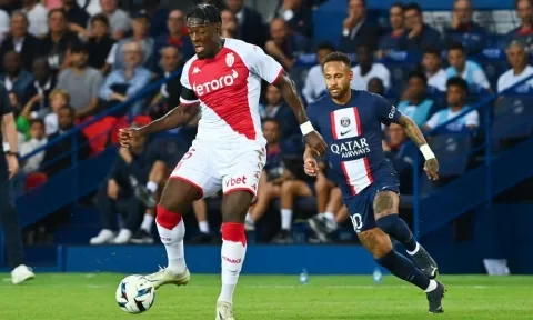 Mục tiêu của PSG không xin lỗi sau hành vi 'bất kính' với Messi và Neymar