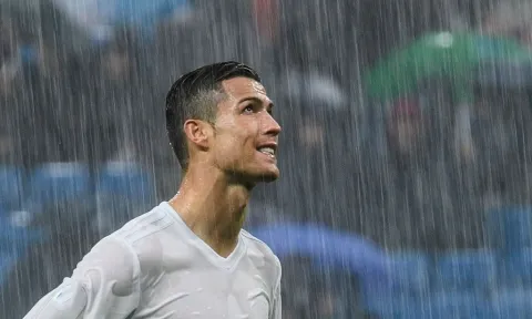 Buồn của Ronaldo: Tìm đường 'về nhà' cũng bị đuổi cổ ngay từ cửa