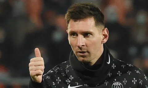 VIDEO: Siêu phẩm 'ngả bàn đèn' đẹp chẳng kém gì Messi của cựu sao Barca