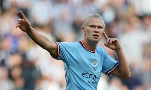 Haaland nhận vinh dự đầu tiên tại Man City, sánh vai thủ lĩnh của MU