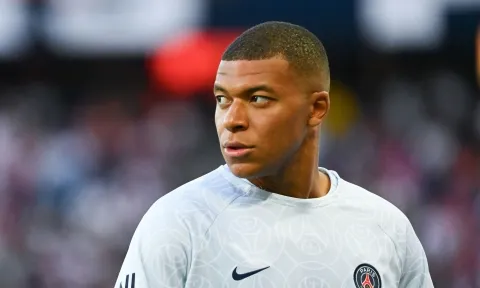 Đá tiền đạo nhưng Mbappe lại hờn dỗi vì bị 'chê' phòng ngự kém?