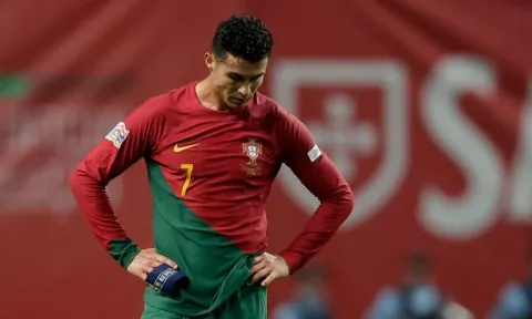 Chơi tệ làm Bồ Đào Nha thua, Ronaldo còn có hành vi 'xấu xí' khó chấp nhận