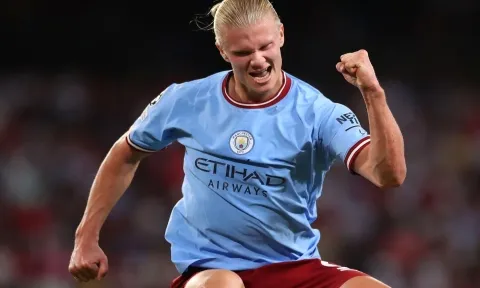 Haaland nhận điềm lành trước derby Manchester, fan MU chỉ biết khóc thét