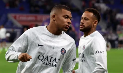 Không có được 'người trong mộng' tại PSG, Mbappe 'đổ vạ' lên Neymar?