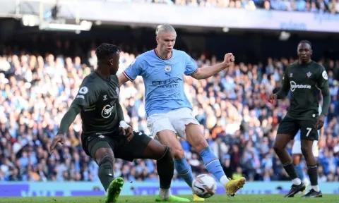 Haaland làm chim mồi, Man City đánh chiếm ngôi đầu từ tay Arsenal