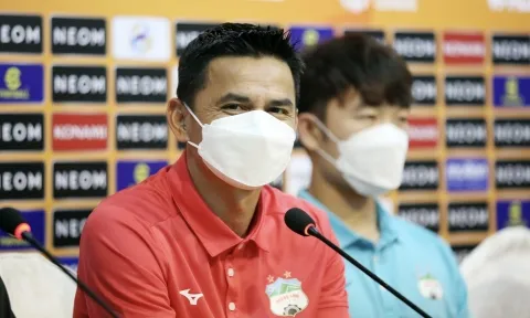 HLV Kiatisak nói gì khi HAGL có chiến thắng đầu tiên tại V-League 2022?