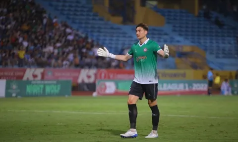 Đặng Văn Lâm sở hữu thống kê khiến cả V-League lo lắng