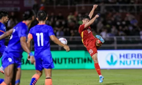CĐV Ấn Độ đòi sa thải HLV, đưa ĐT Việt Nam lên tận mây xanh