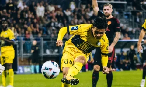 Quang Hải nhận vinh dự hiếm có từ giải đấu của Messi, Mbappe tại Pháp