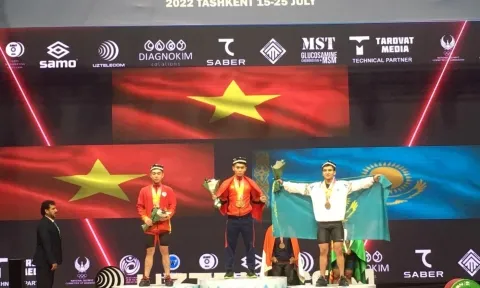 VĐV cử tạ Việt Nam 15 tuổi "phá 3 kỷ lục thế giới và 3 kỷ lục Châu Á"