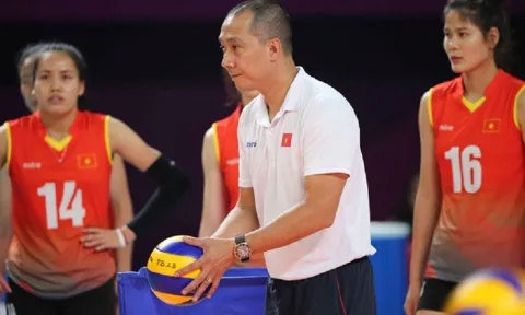 Vừa cầm quân ĐTQG, HLV Nguyễn Tuấn Kiệt đã gặp khó vì Thanh Thúy và Bích Tuyền