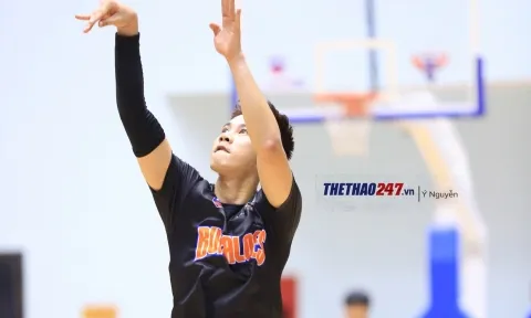 Nhìn lại chiến thắng 'sân nhà đầu tiên' của VBA 2022, cầu thủ 1998 ghi dấu ấn