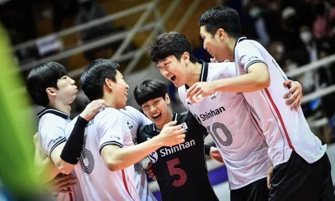 Tuyển bóng chuyền nam Hàn Quốc 'thắng nghẹt thở' Australia tại AVC Cup