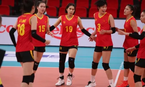 Thanh Thúy và ĐTVN 'nhận thưởng nóng' trước thềm bán kết AVC Cup 2022